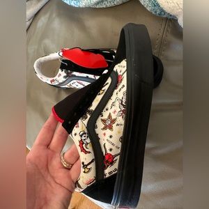 Brand new Stranger Things Vans sz 7 mens 8.5 womens